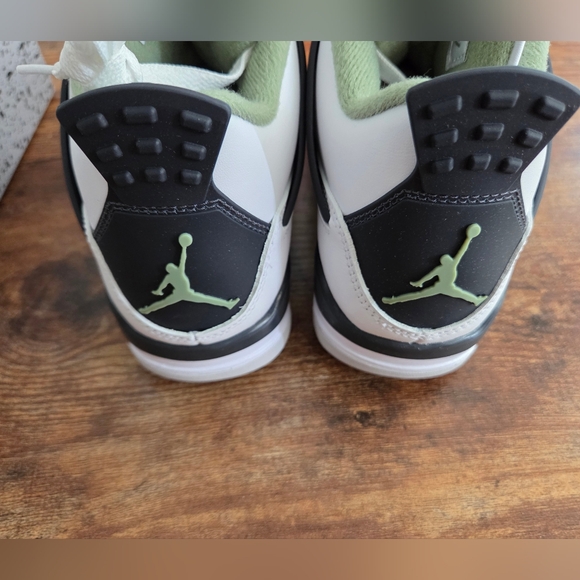 Nike Women's Air Jordan 4 Retro Seafoam 'Oil Green' (AQ9129-103) Size W5 New - Picture 6 of 10